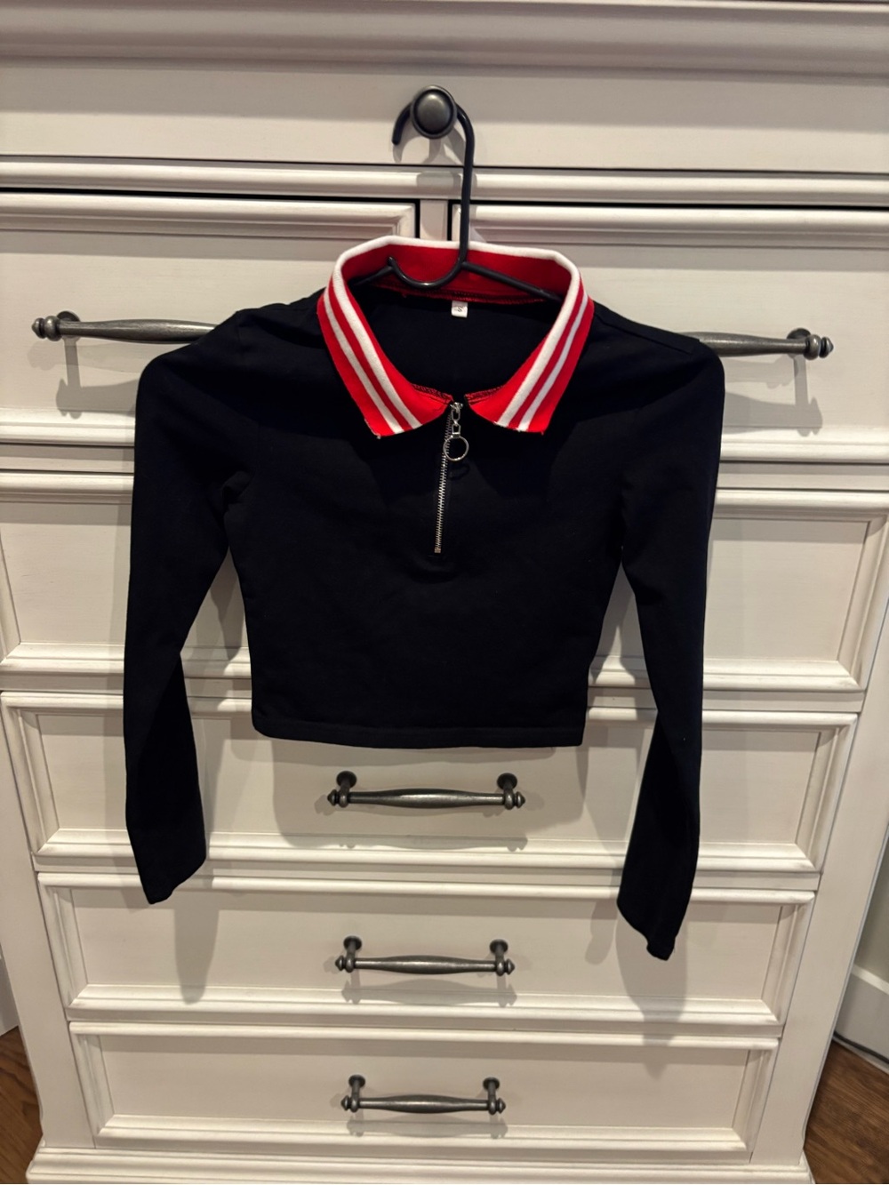 Girls' Black Long-Sleeve Crop Top with Red Stripe Collar